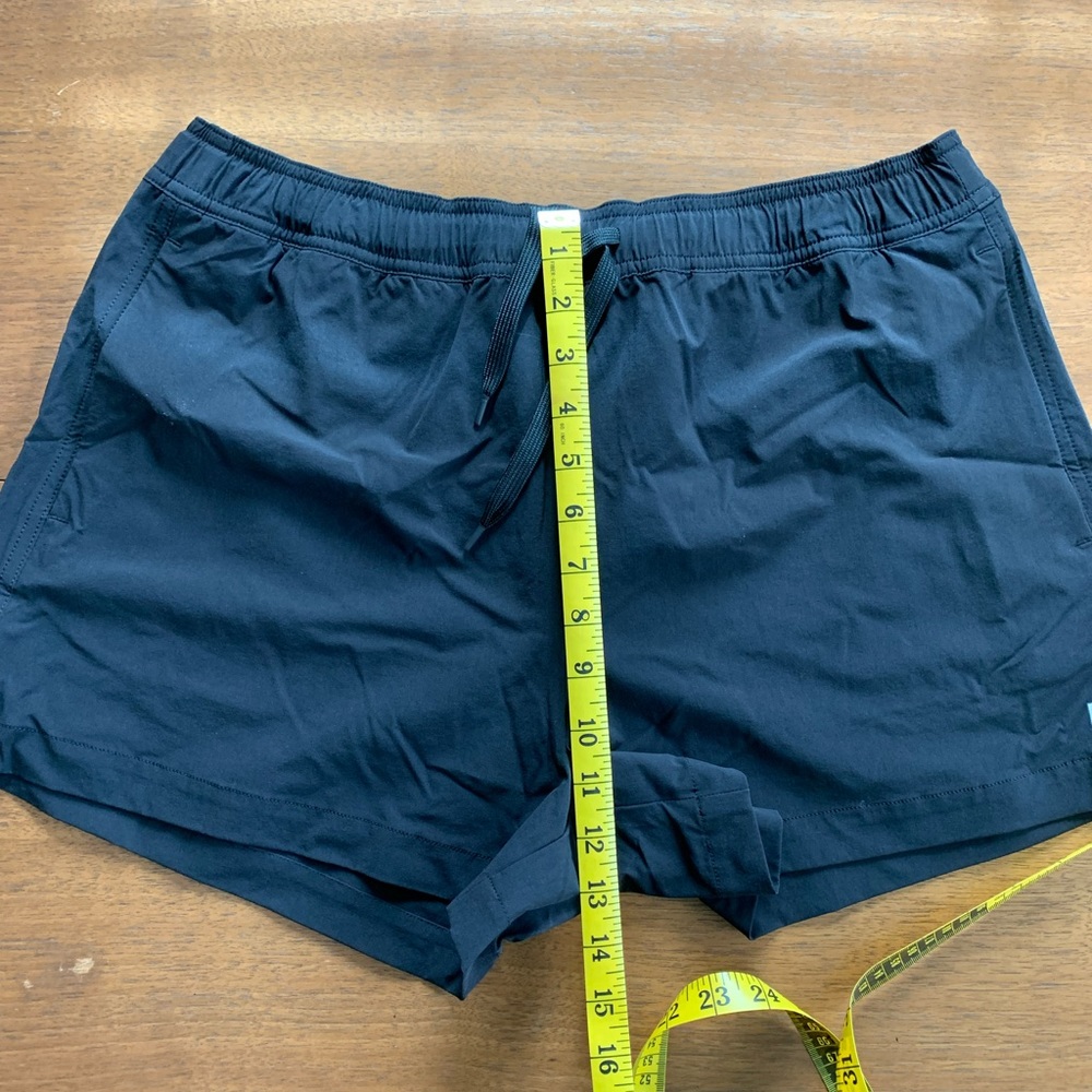 NWT Everlane Perform Rec Shorts black L